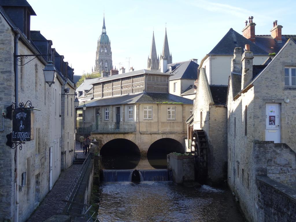 Logis Les Remparts Bed and Breakfast Bayeux Eksteriør billede