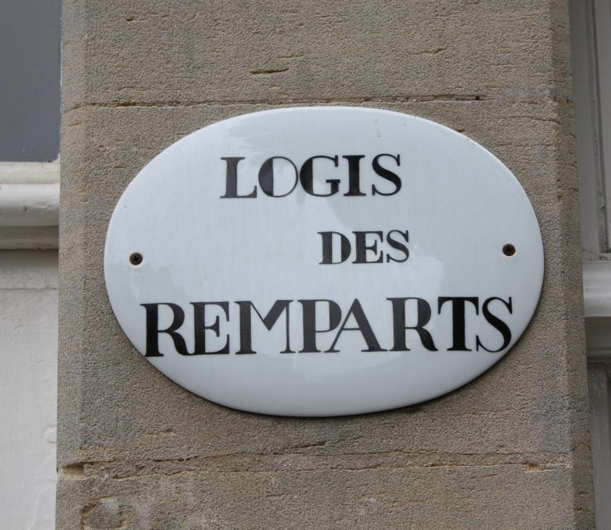 Logis Les Remparts Bed and Breakfast Bayeux Eksteriør billede
